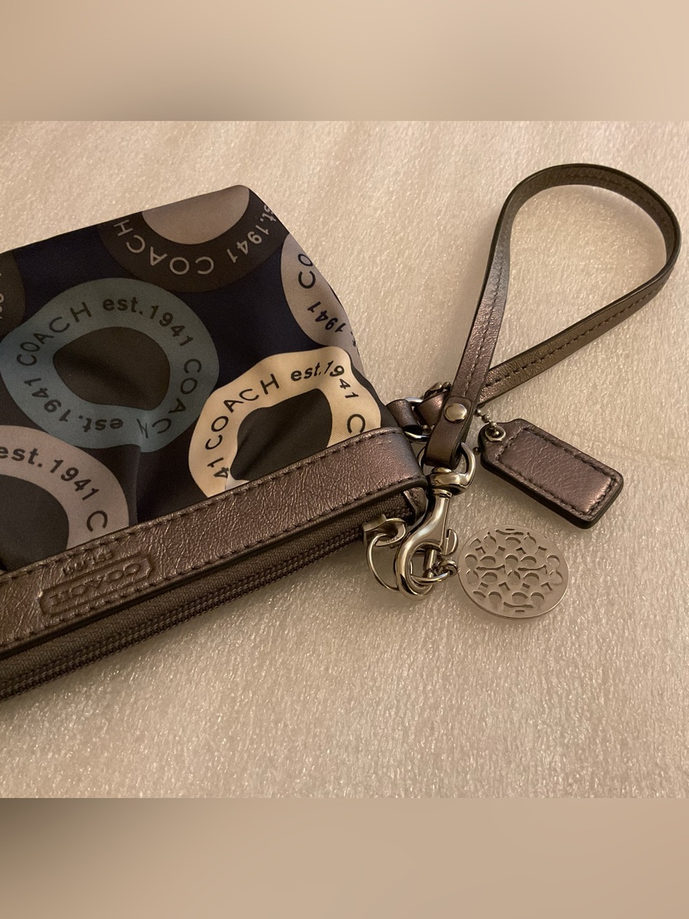 COACH Est. 1941 Graphic Circle Print Wristlet With Pristine Medallion & Hangtag - Picture 12 of 12